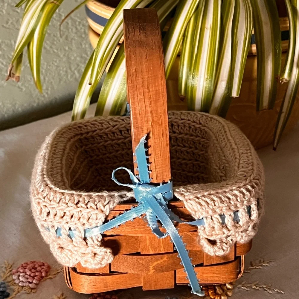 Charming 1985 Longaberger Handwoven Basket w/ Crochet Liner & Blue Ribbon Accent
